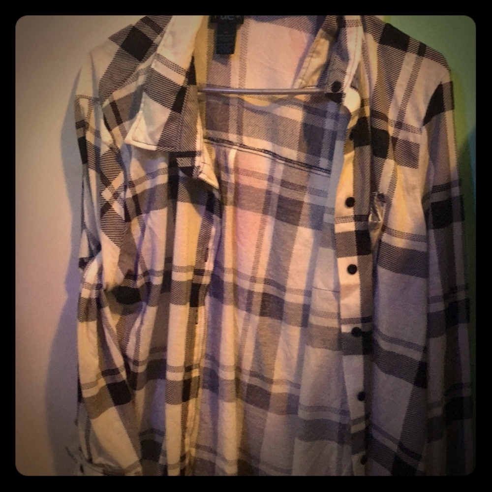 Black and white cropped flannel shirt
